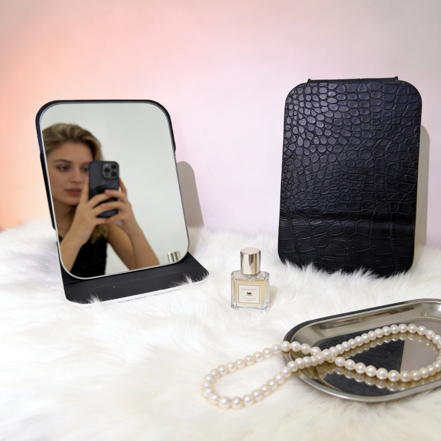Compact Foldable Mirror — Textured Detail, Travel & Desk